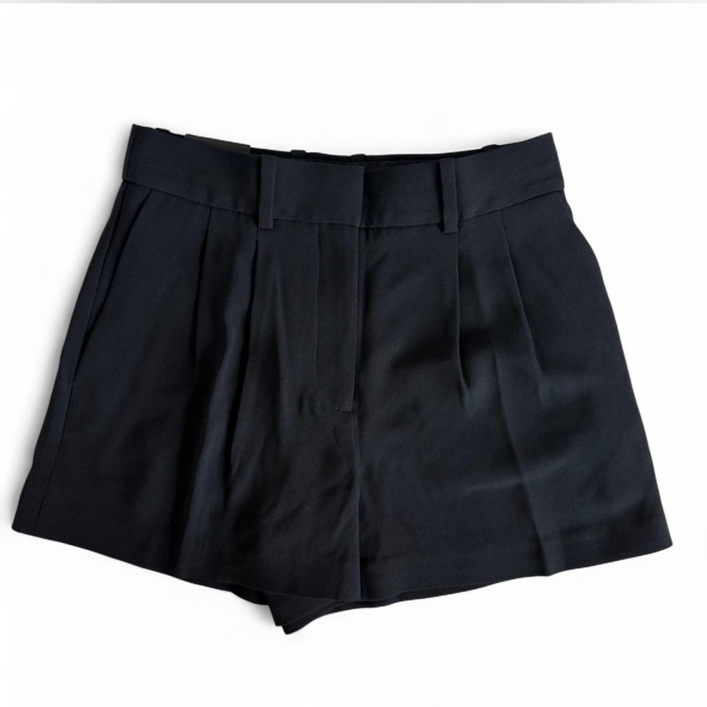 Aritzia Black High-Waist Pleated Shorts